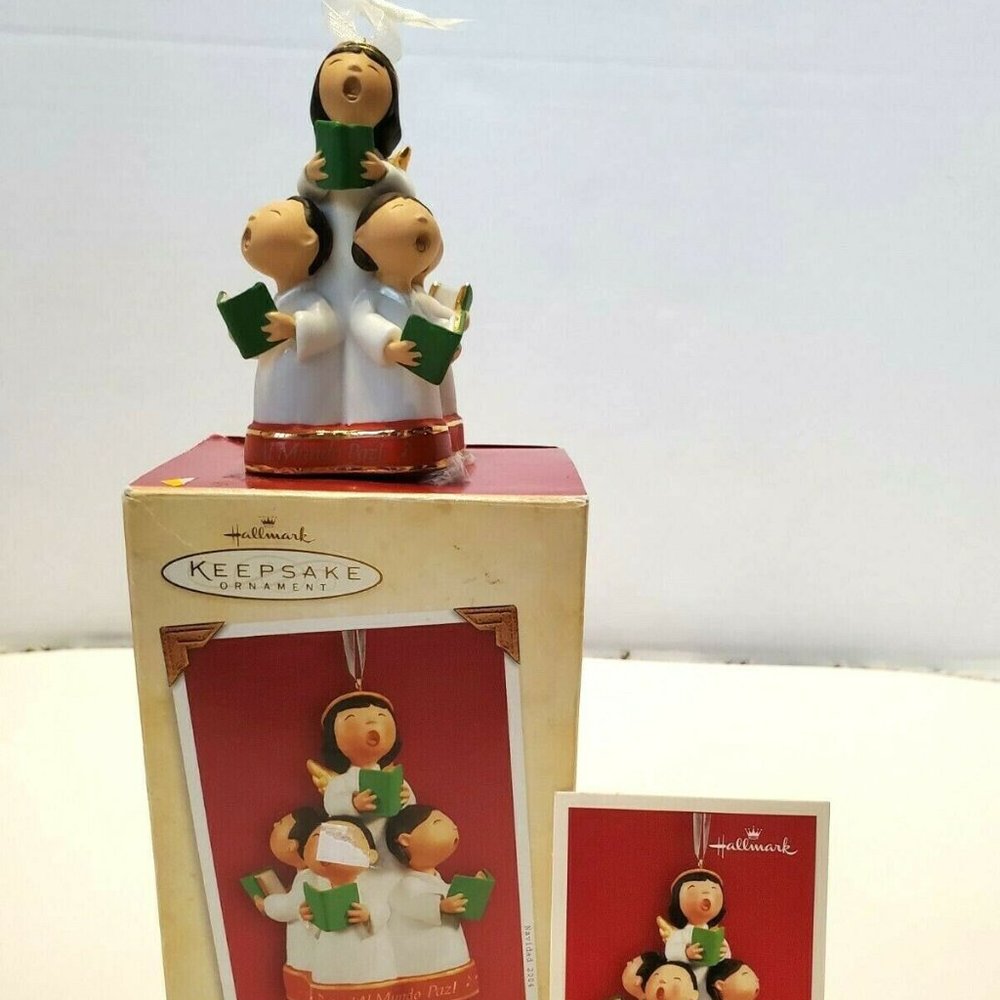 HALLMARK KEEPSAKE Porcelain CHRISTMAS Hanging Ornament Bell AL MUNDO PAZ! 2004